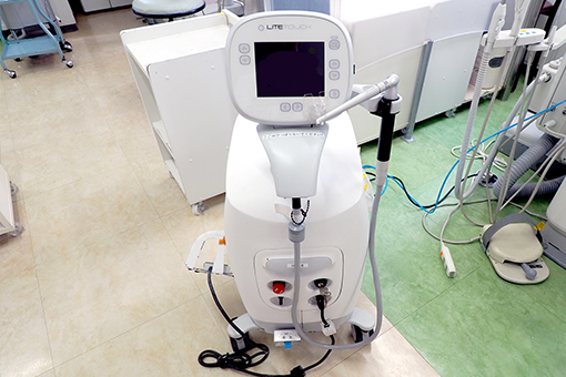 歯科レーザー（Er-YAGレーザー）